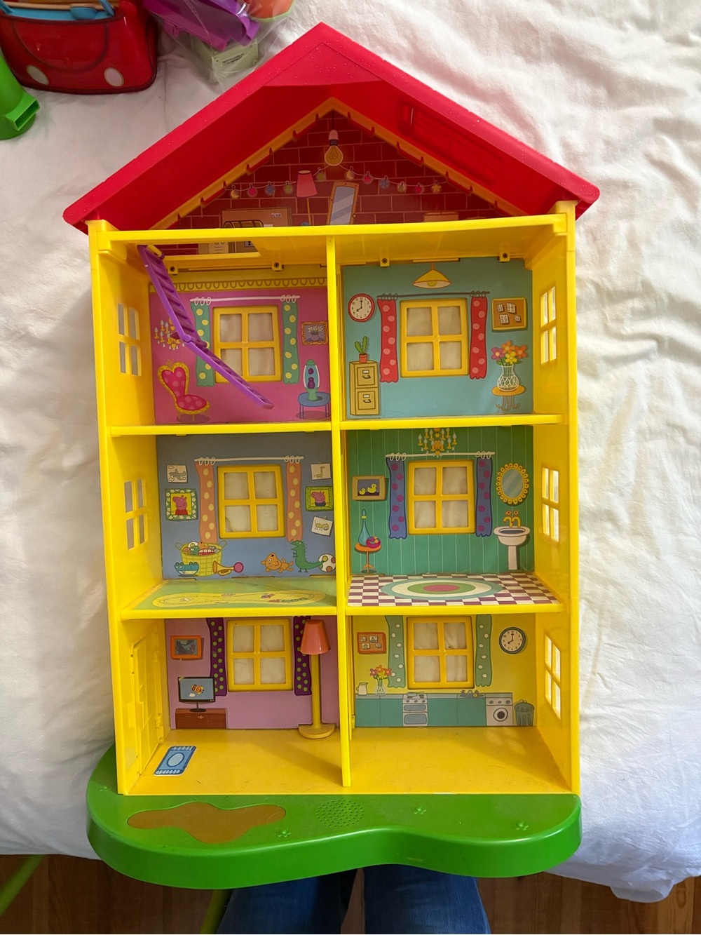 Peppa Pig Yellow & Red Playhouse with Green Base and Multicolor Rooms